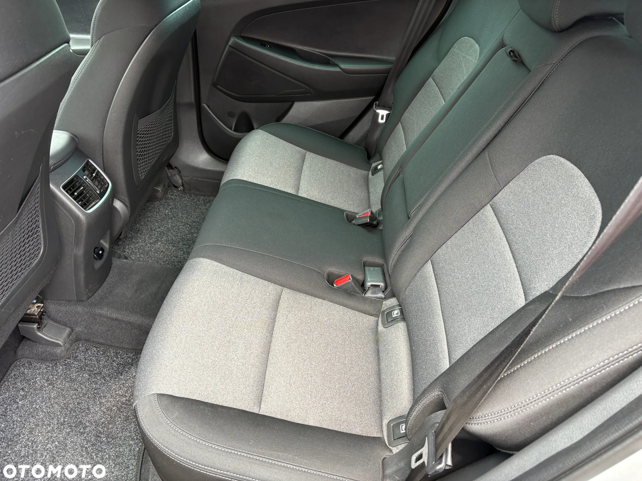 Hyundai Tucson 1.6 GDI BlueDrive GO 2WD - 16