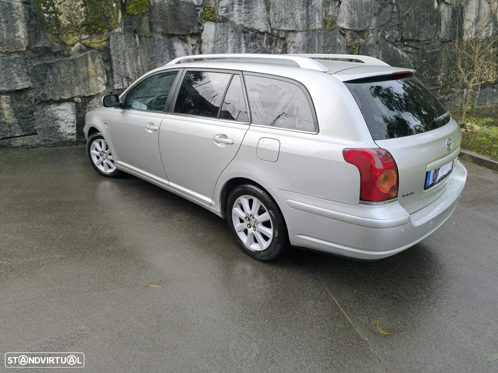 Toyota Avensis SW 2.0 D-4D - 12