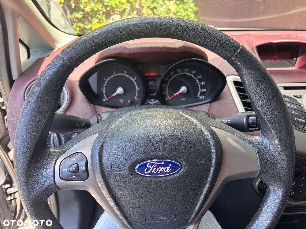 Ford Fiesta 1.25 Ambiente EU5 - 10