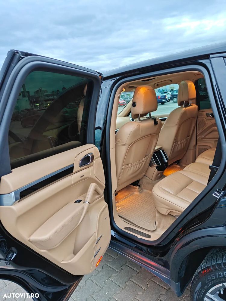 Porsche Cayenne 3.0 L - 4