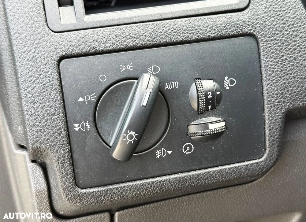 Ford Kuga 2.0 TDCi 2x4 Trend - 27