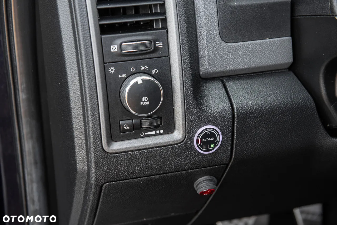 Dodge RAM 1500 5.7 4x4 - 23