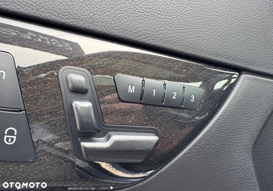 Mercedes-Benz SLK 300 9G-TRONIC - 16