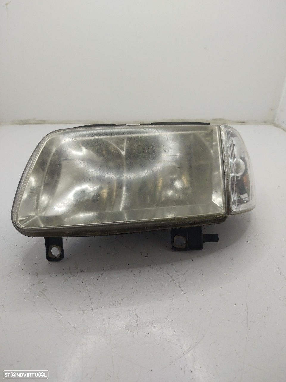 Farol/ Otica Dianteiro Esq Volkswagen Polo (6N1) - 3