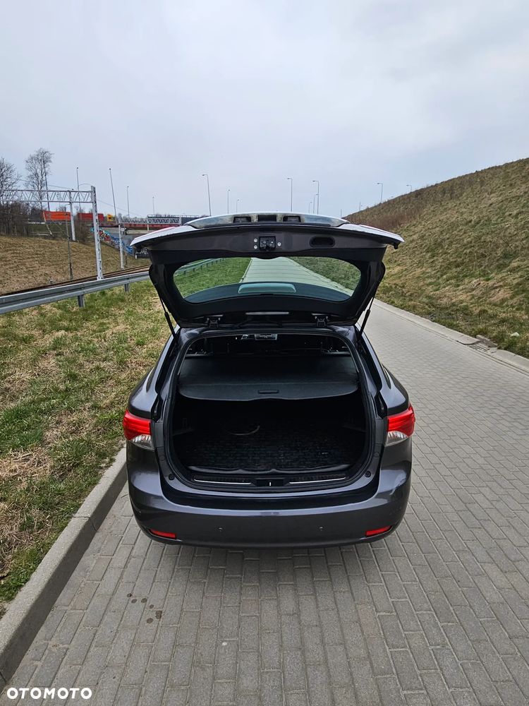 Toyota Avensis 1.8 Active - 12