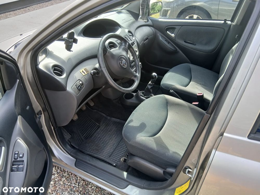 Toyota Yaris 1.4 D-4D Base - 5