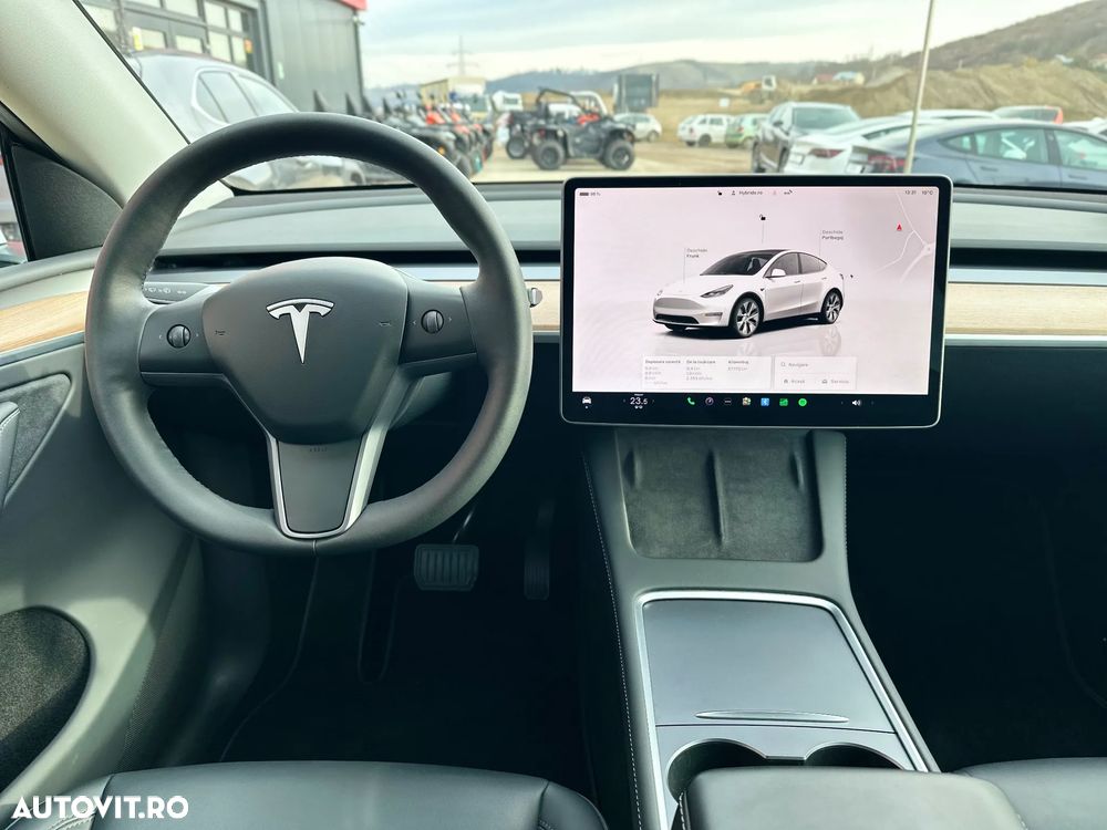 Tesla Model Y - 17