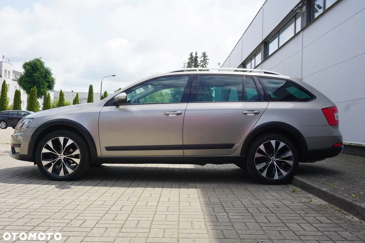 Skoda Octavia Combi 2.0 TDI 4x4 Scout - 19