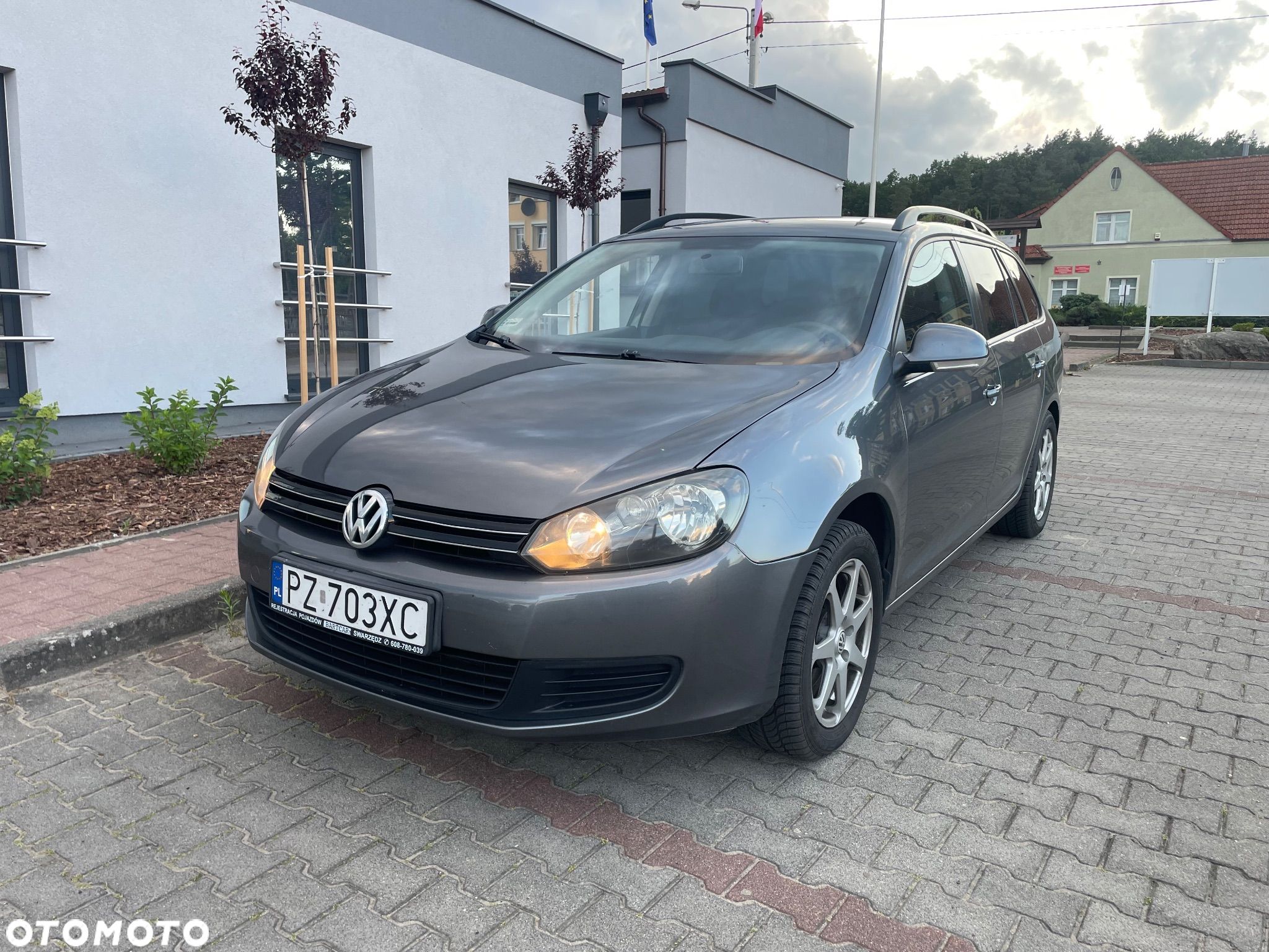 Volkswagen Golf - 1