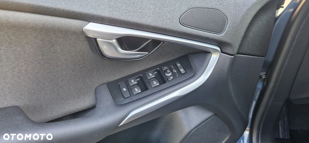 Volvo V40 T3 Drive-E R-Ocean Race - 12