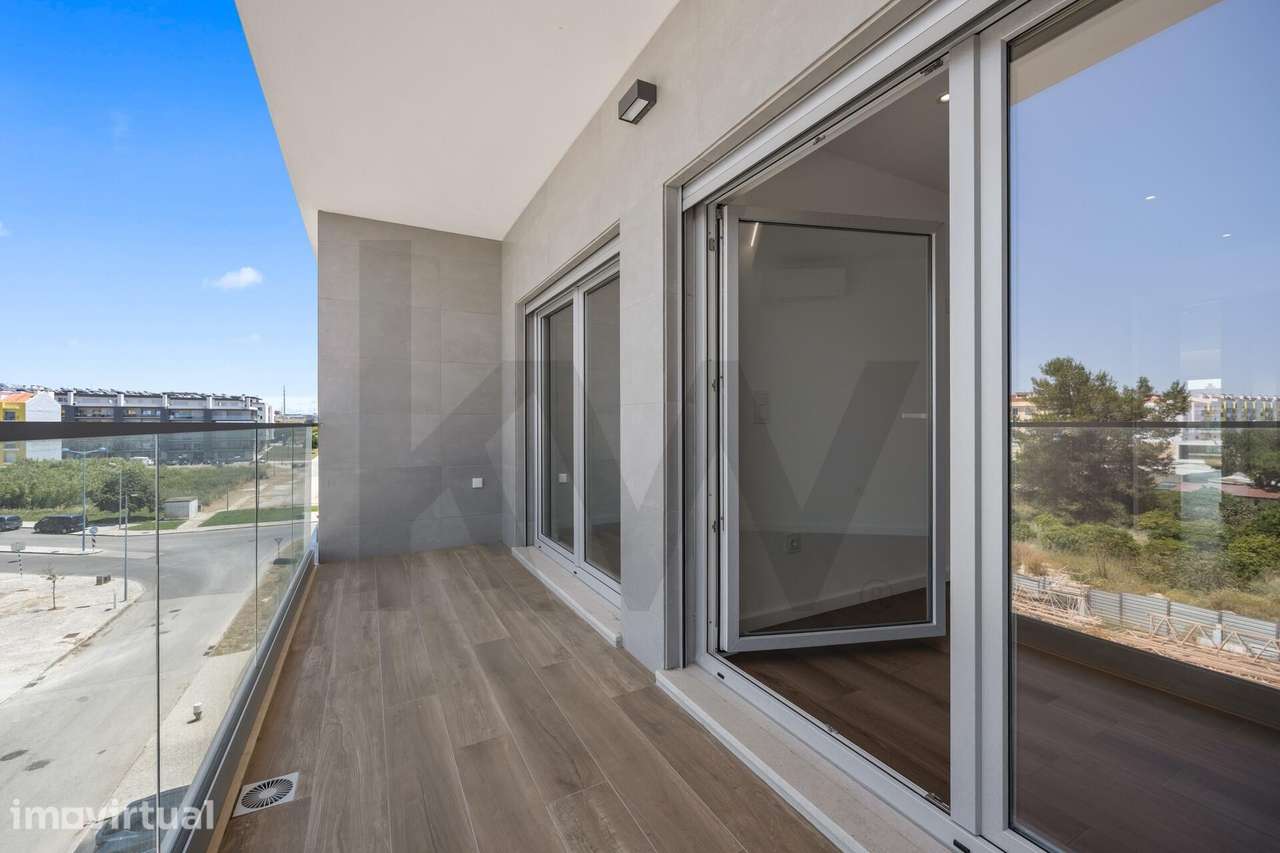 T3 Novo  no Montijo com Acabamentos Premium, Piscina e Garagem Box  a - Grande imagem: 3/26