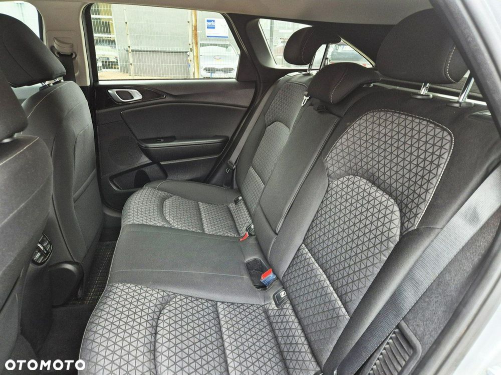 Kia Ceed - 16
