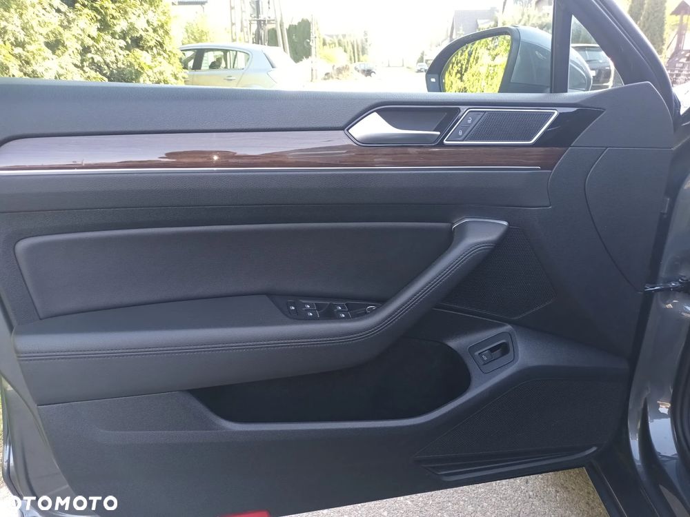 Volkswagen Passat 1.8 TSI BMT Highline - 22