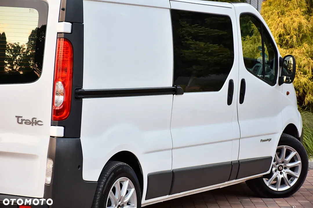 Renault Trafic 2.0 dCi 115 Passenger FAP L2H1 Expression - 11
