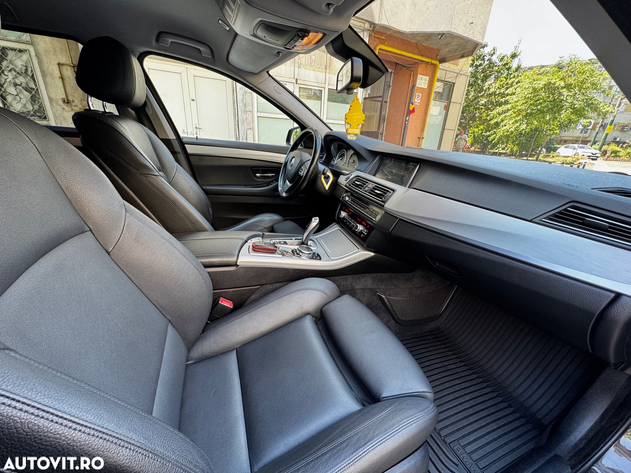 BMW Seria 5 525d xDrive AT - 9