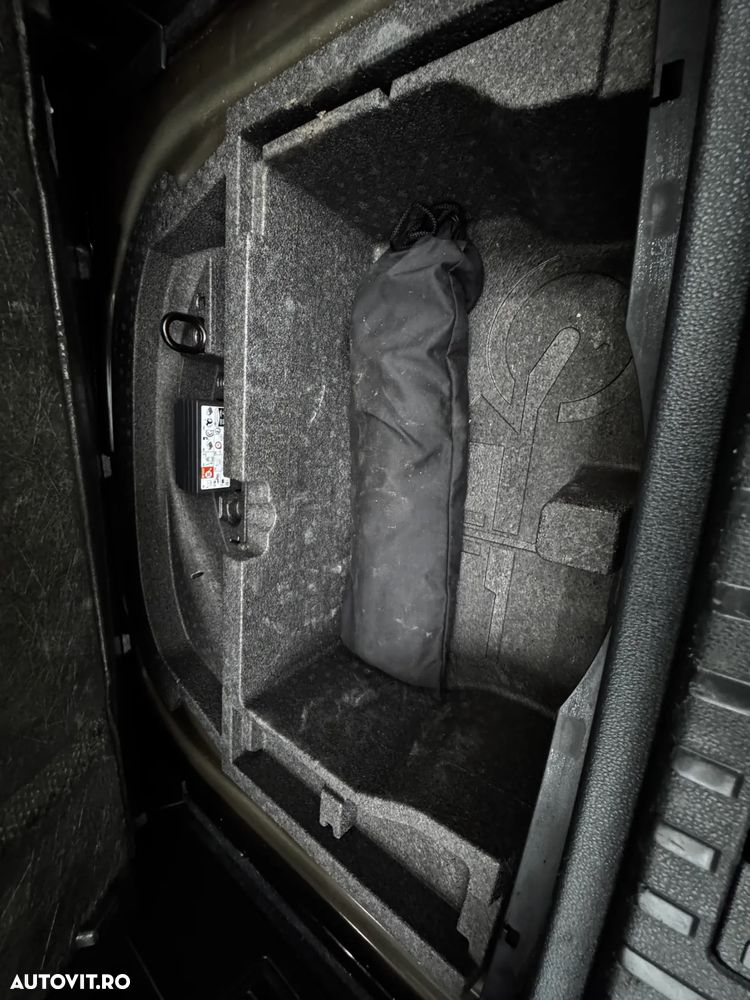 Skoda Octavia Combi 2.0 TDI DSG Exclusive Plus - 36