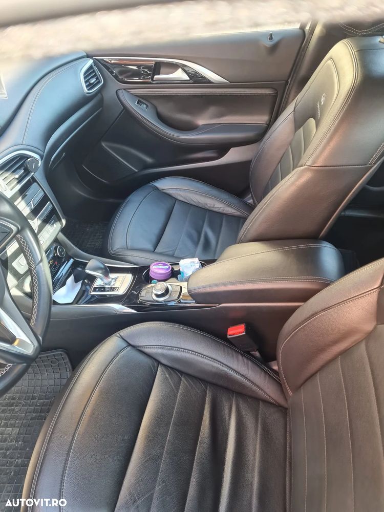 Infiniti Q30 1.6t DCT Premium Tech - 8