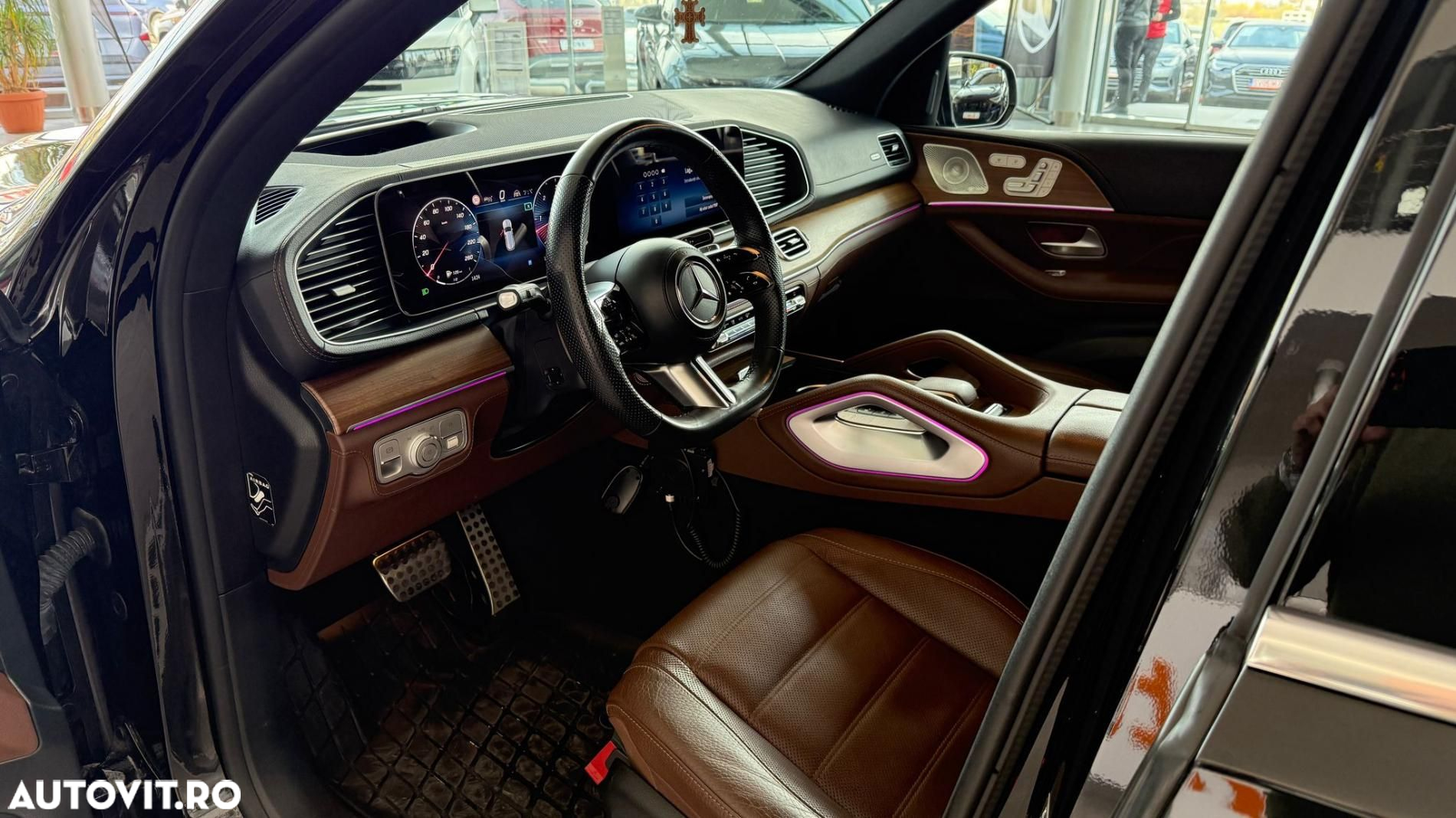 Mercedes-Benz GLS - 12