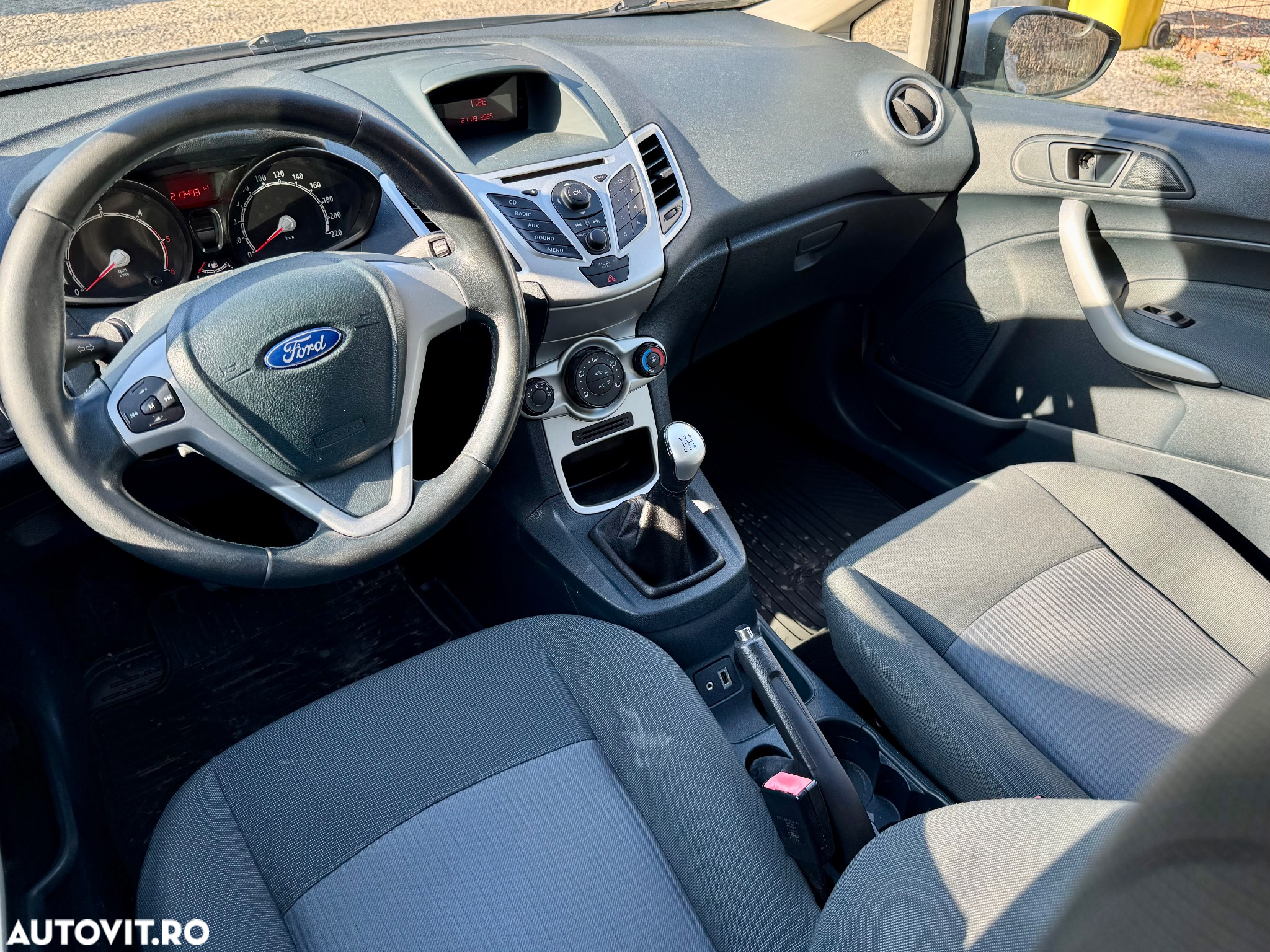 Ford Fiesta 1.4 TDCi Ambiente - 14
