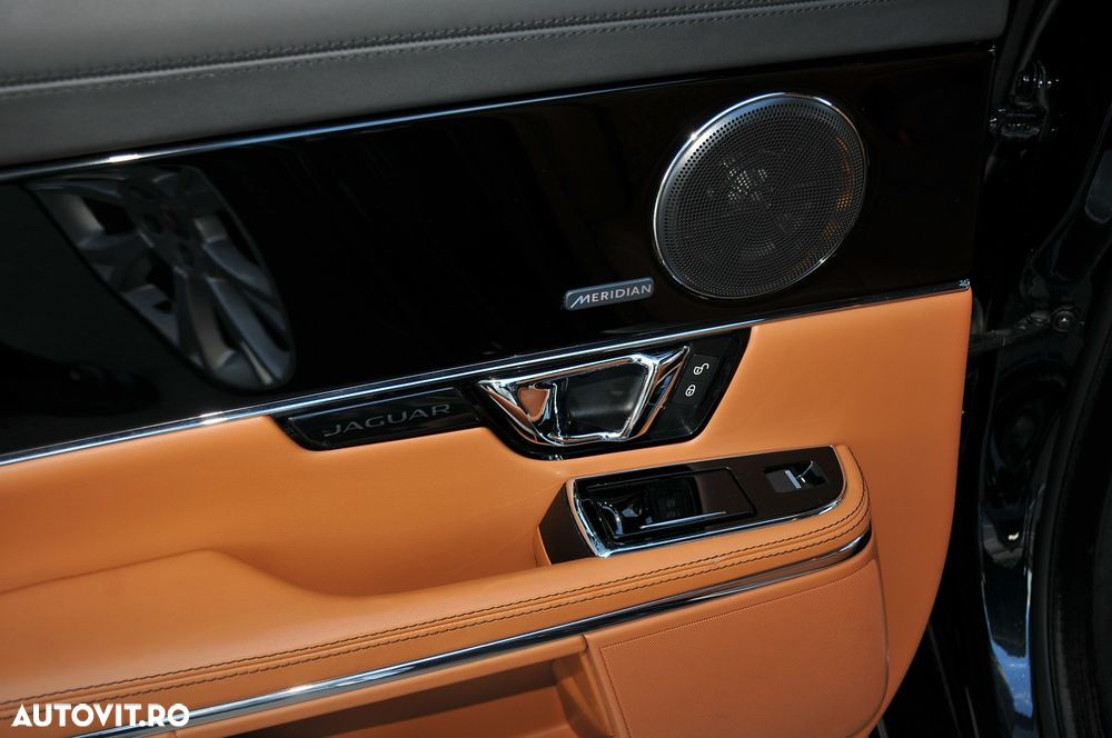 Jaguar XJ 30d LWB Portfolio - 34