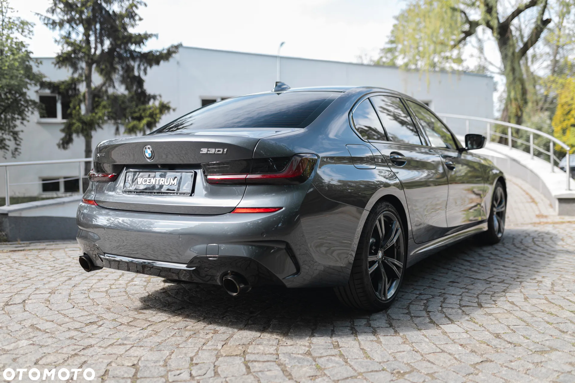BMW Seria 3 330i xDrive M Sport - 11