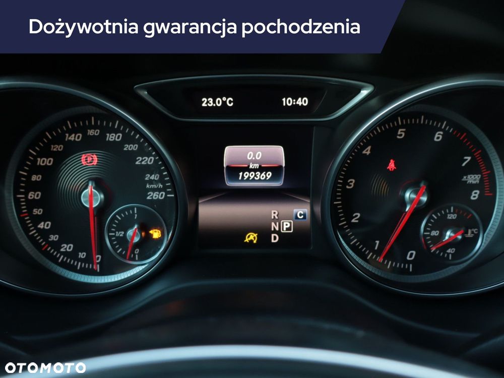 Mercedes-Benz GLA - 13