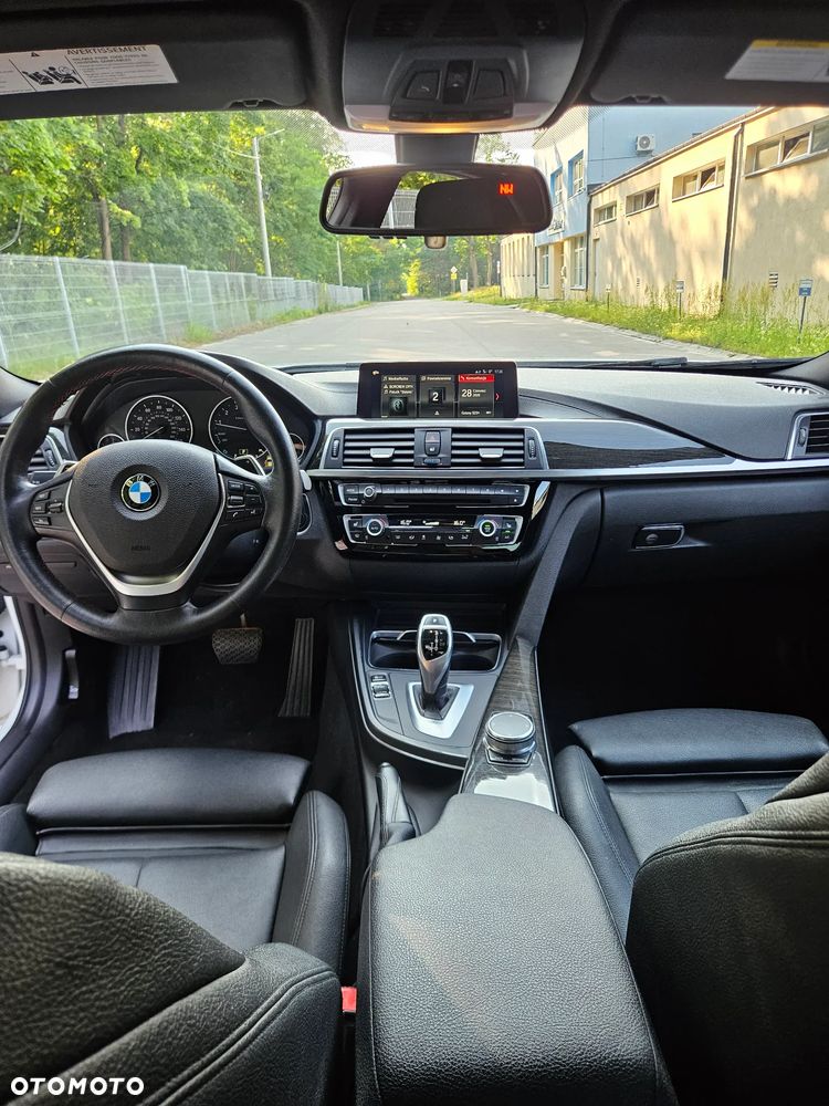 BMW Seria 3 330i xDrive - 6