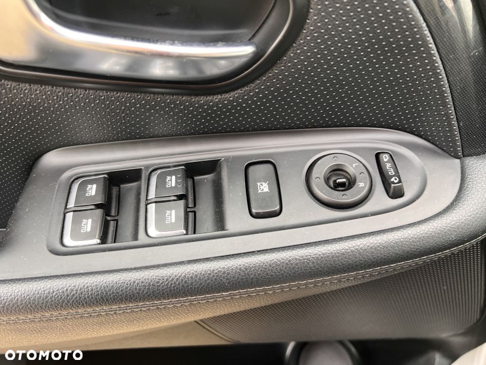 Kia Carens 1.7 CRDi Spirit - 22