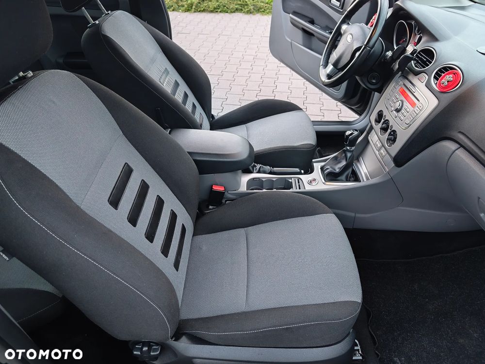 Ford Focus 1.6 16V Style - 13