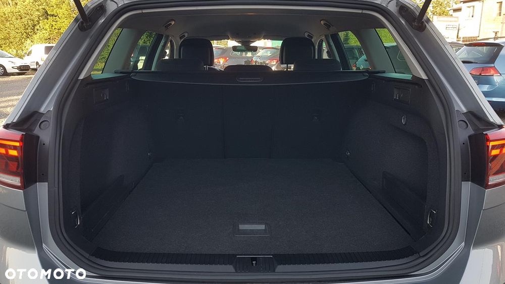 Volkswagen Passat 2.0 TSI Business DSG - 12