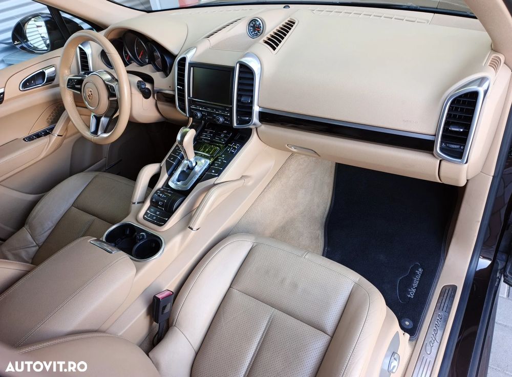 Porsche Cayenne 3.0 L - 30