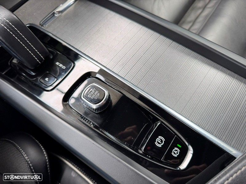 Volvo XC 60 2.0 T8 PHEV R-Design AWD - 36