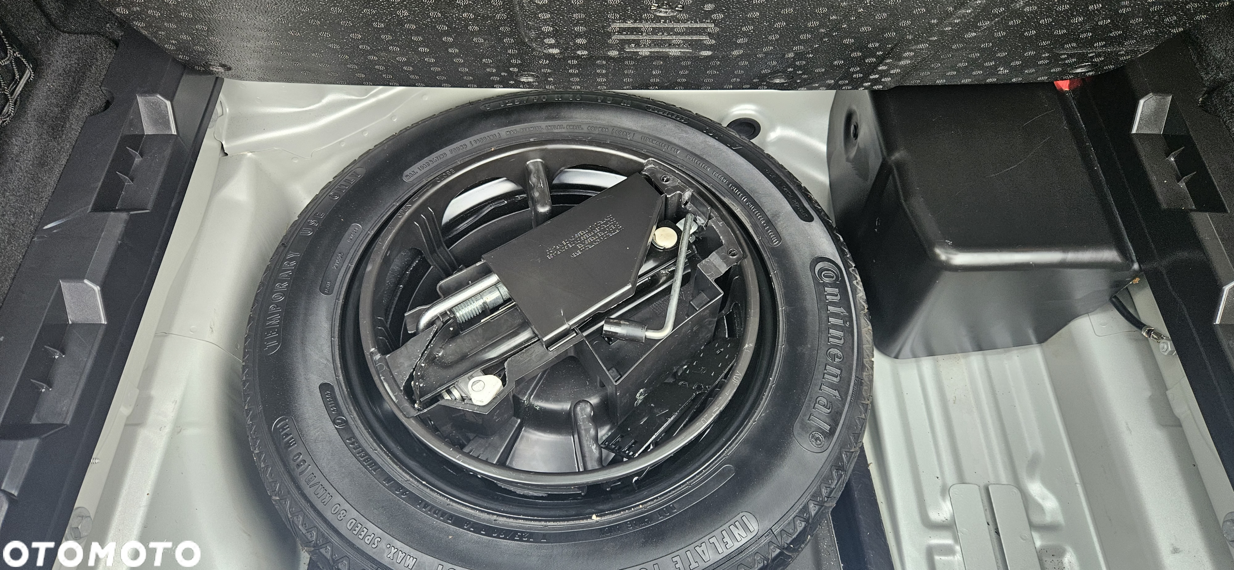 Mercedes-Benz Klasa C 180 T CGI Automatik BlueEFFICIENCY Avantgarde - 37
