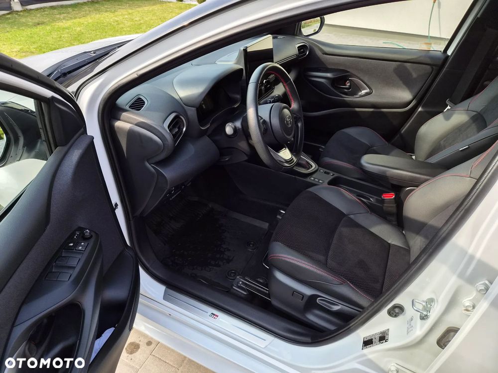 Toyota Yaris Hybrid 1.5 GR Sport - 8