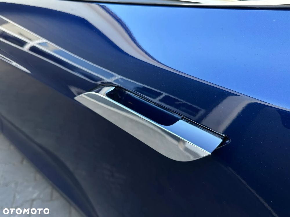 Tesla Model S - 9