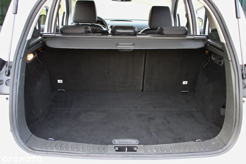 Ford Kuga 2.0 TDCi 2x4 Titanium - 13