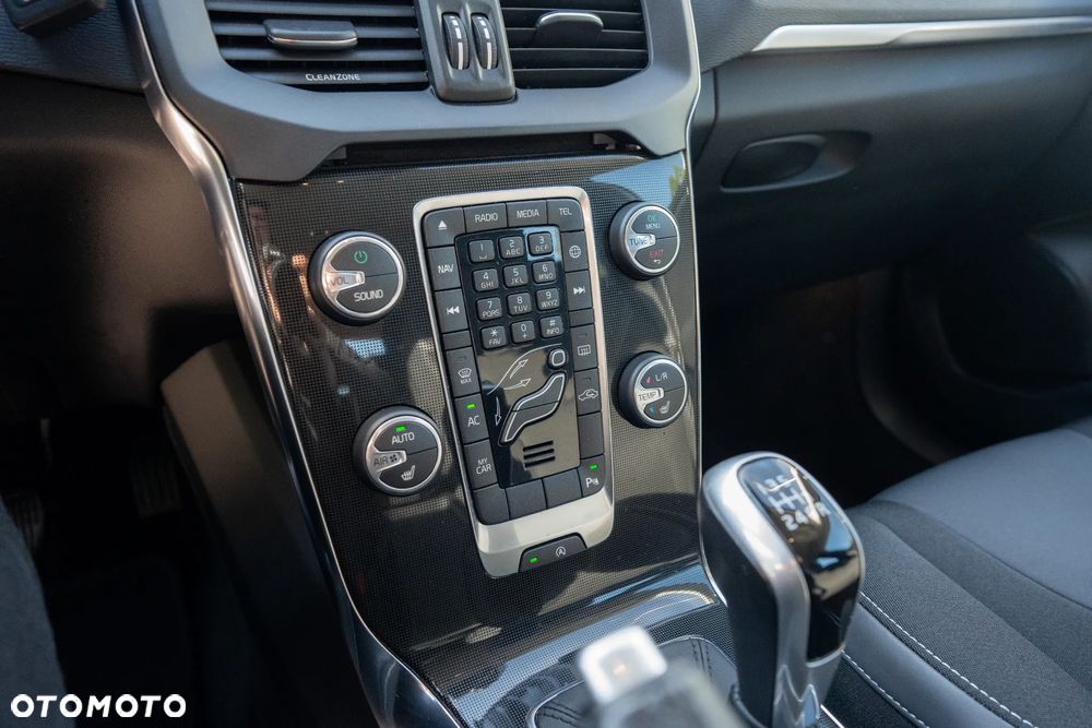 Volvo V40 T2 Drive-E Momentum - 13