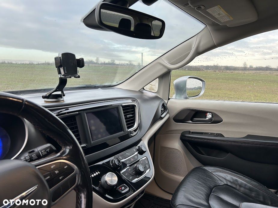 Chrysler Pacifica - 18