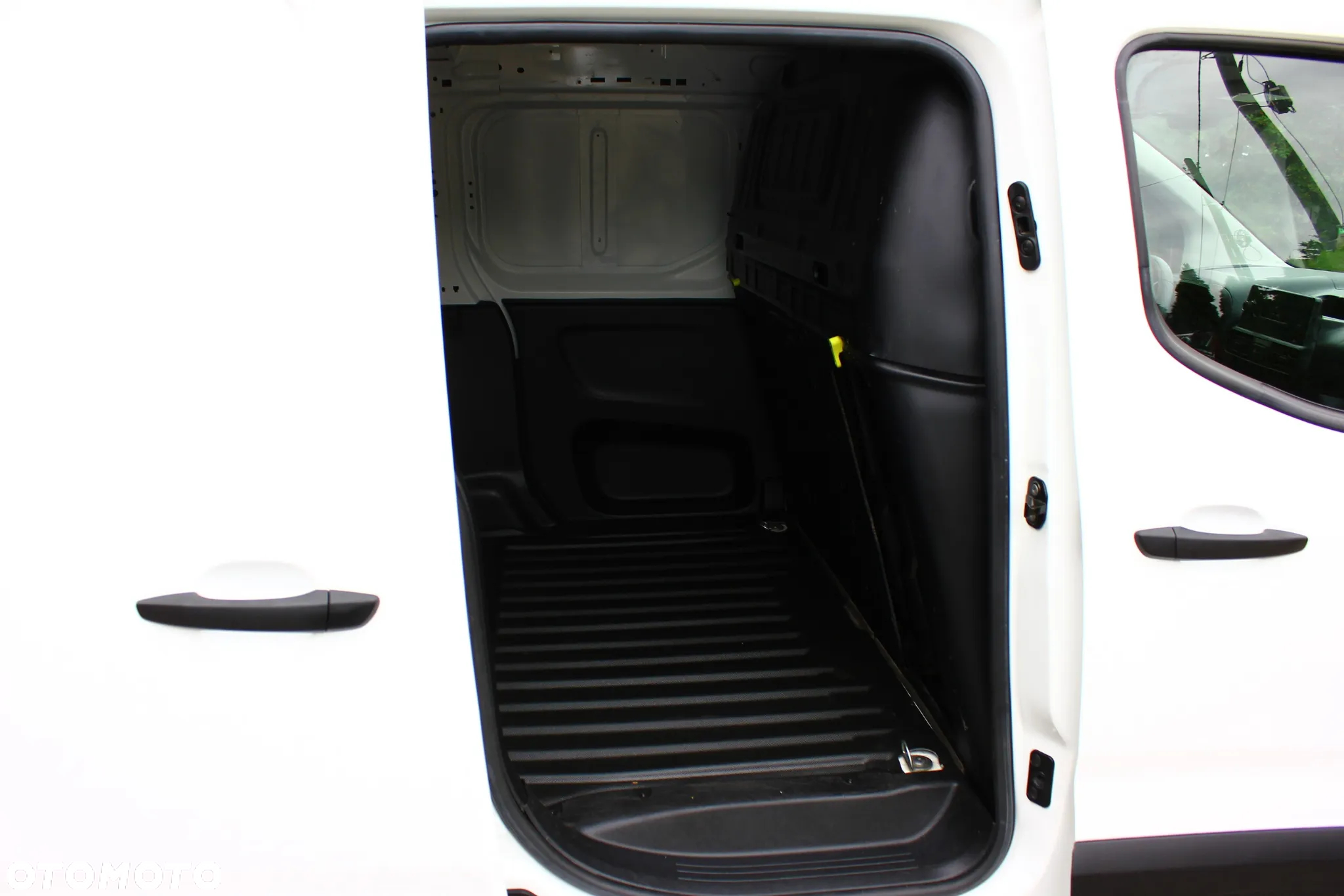 Toyota Proace City 1.5D-4D 102KM LONG L2  3 Osobowy Blaszak - 32