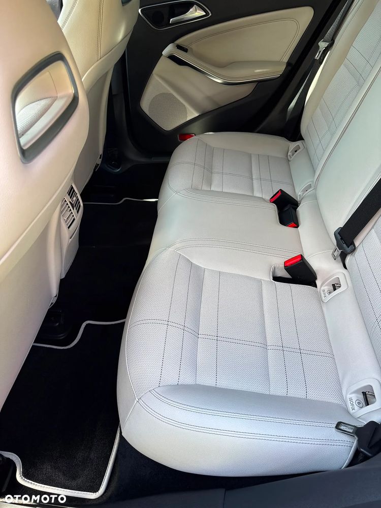 Mercedes-Benz CLA 250 4-Matic - 8