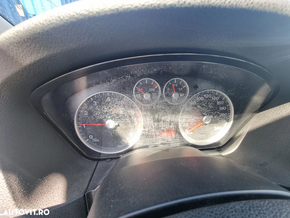 Ford Focus 1.4i Trend - 11