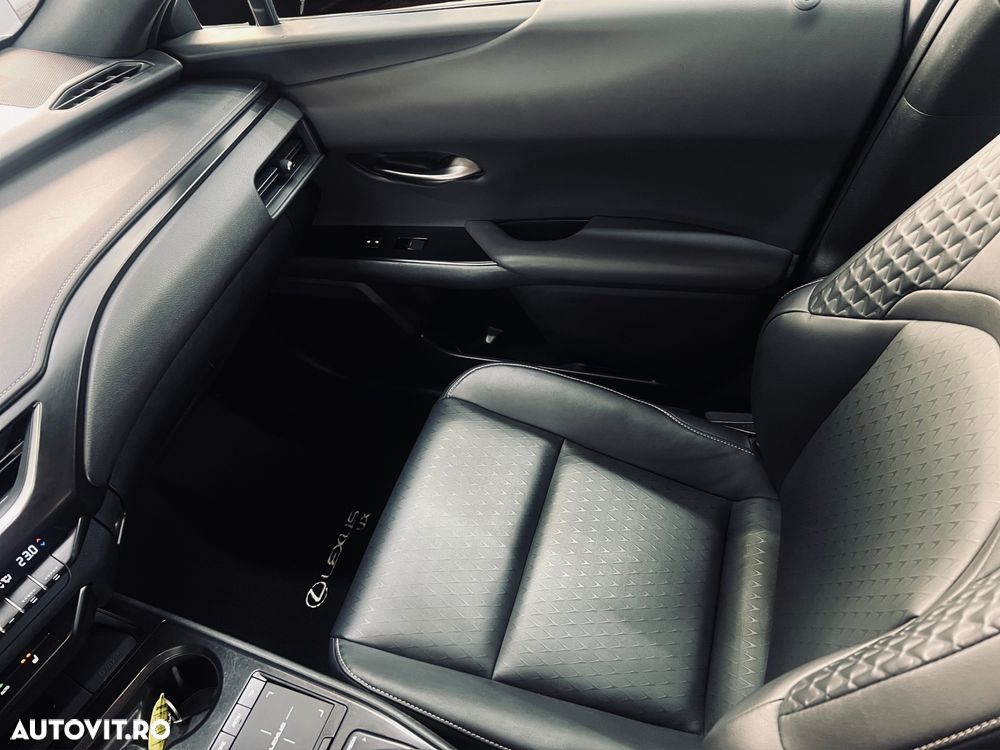 Lexus UX - 17