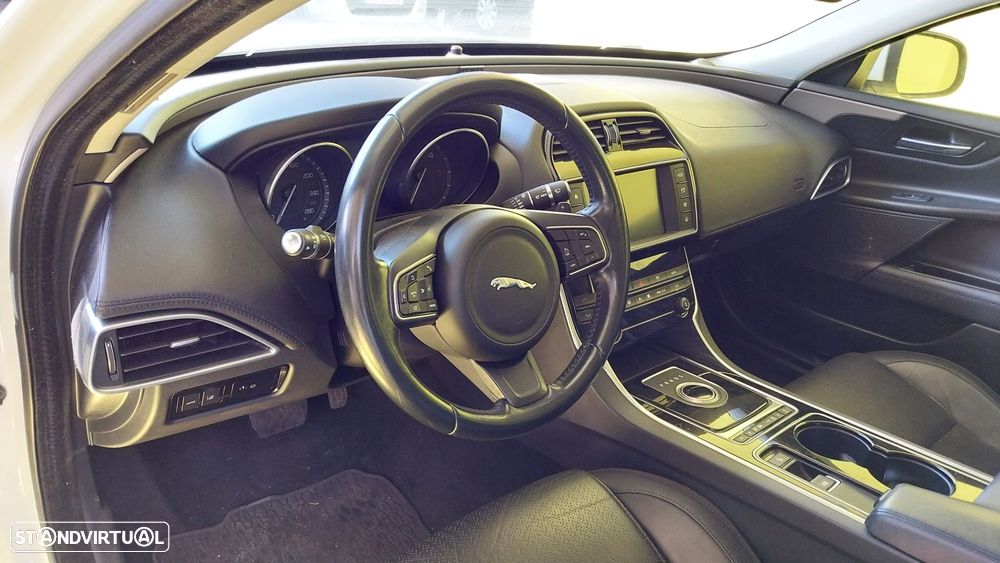 Jaguar XE 2.0 D Pure - 6