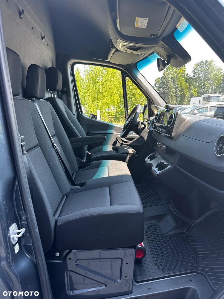 Mercedes-Benz Sprinter - 29