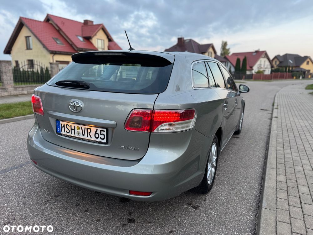 Toyota Avensis 2.0 D-4D Sol Premium - 4