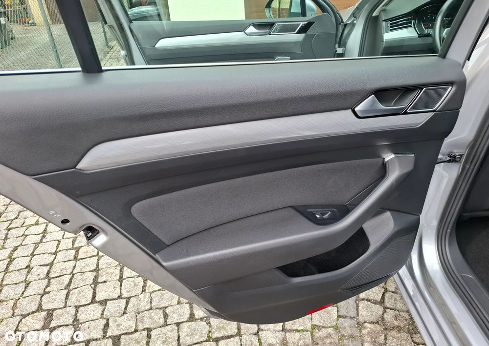 Volkswagen Passat 1.5 TSI EVO Business - 35