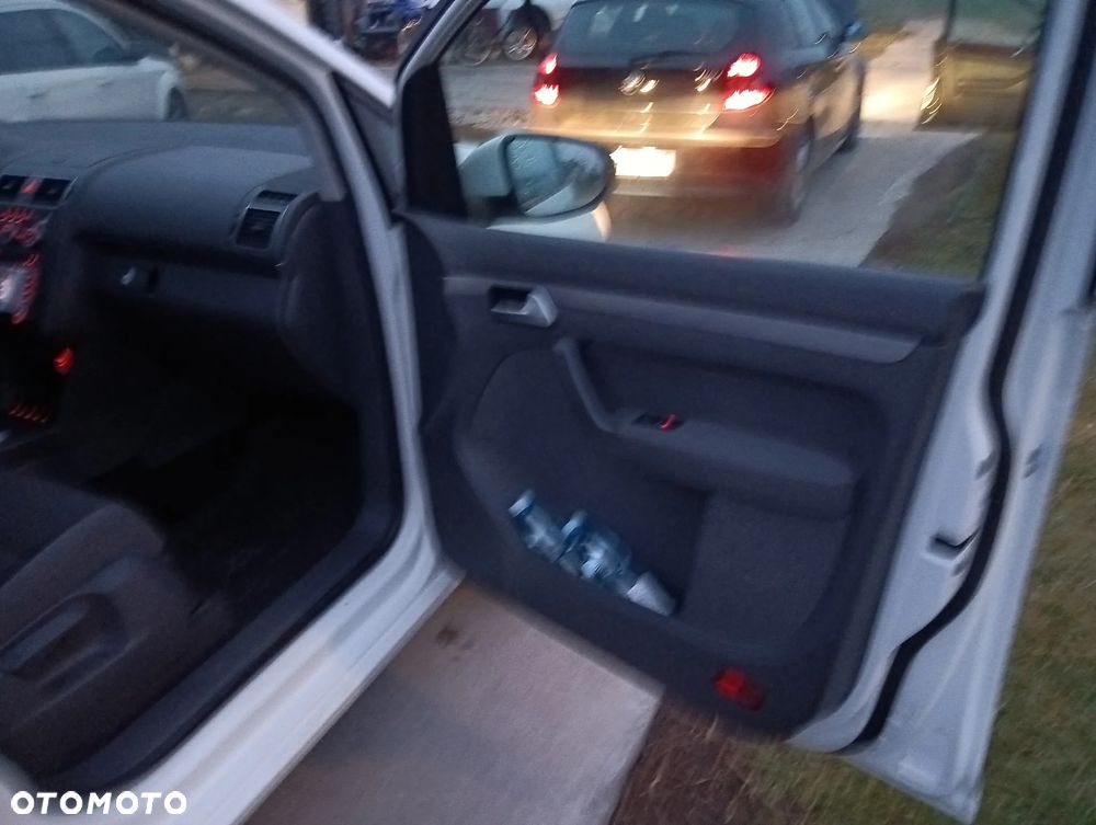 Volkswagen Touran 2.0 TDI DPF BlueMotion Technology DSG Comfortline - 18