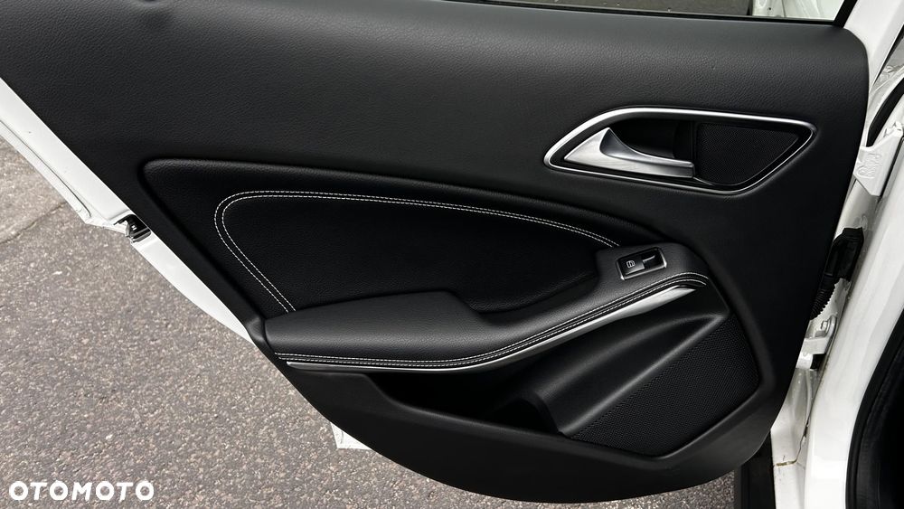 Mercedes-Benz GLA - 28