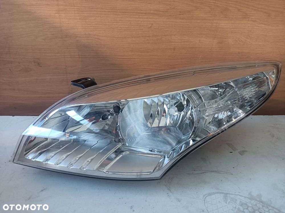 Lampa reflektor przód Renault Megane III 08- 260600017R