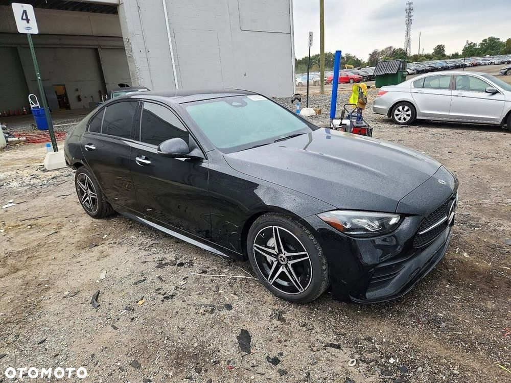 Mercedes-Benz Klasa C 300 4Matic 9G-TRONIC AMG Line - 3